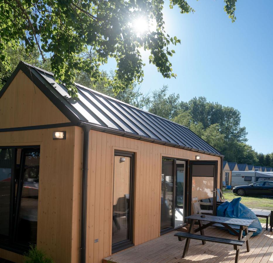 Pod Cyprysami - Surf & Family Resort 야스타르니아 외부 사진