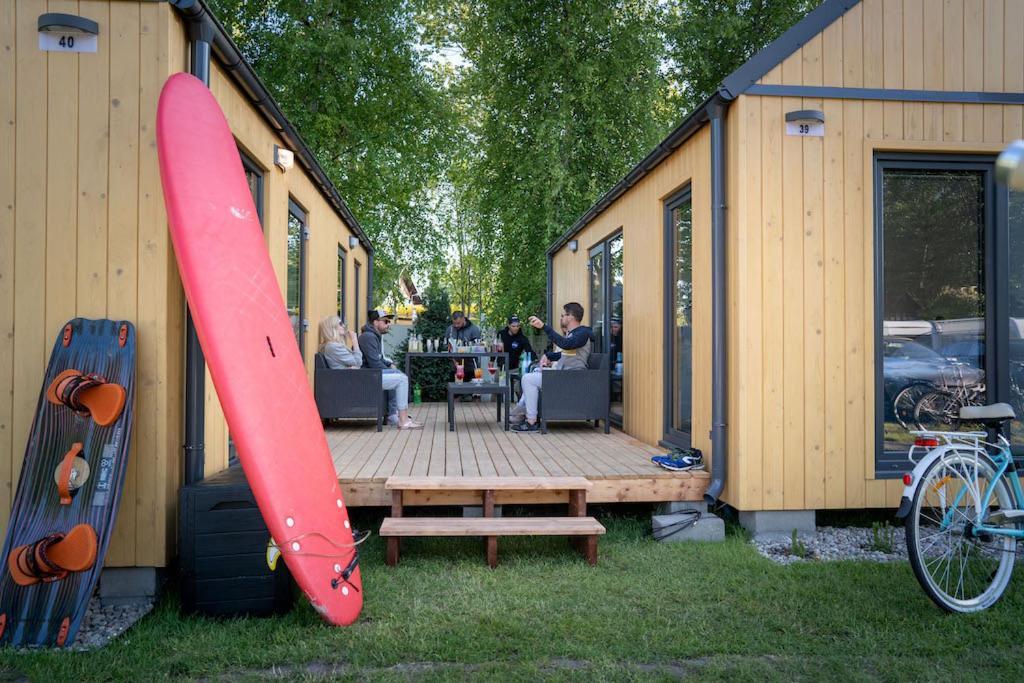 Pod Cyprysami - Surf & Family Resort 야스타르니아 외부 사진